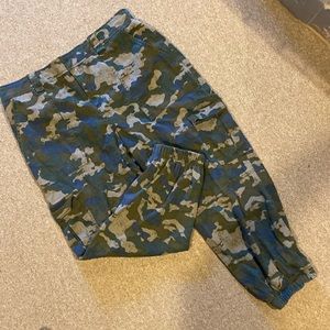 NWOT Wild Fable camo jogger pants